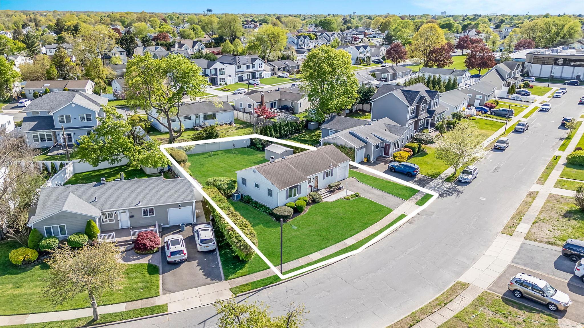 19 Cynthia Lane, Plainview, New York image 36
