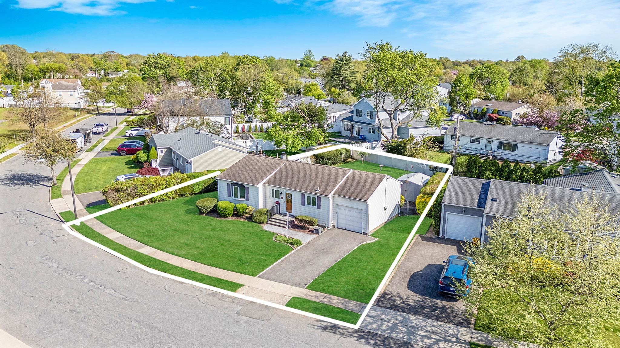 19 Cynthia Lane, Plainview, New York image 34