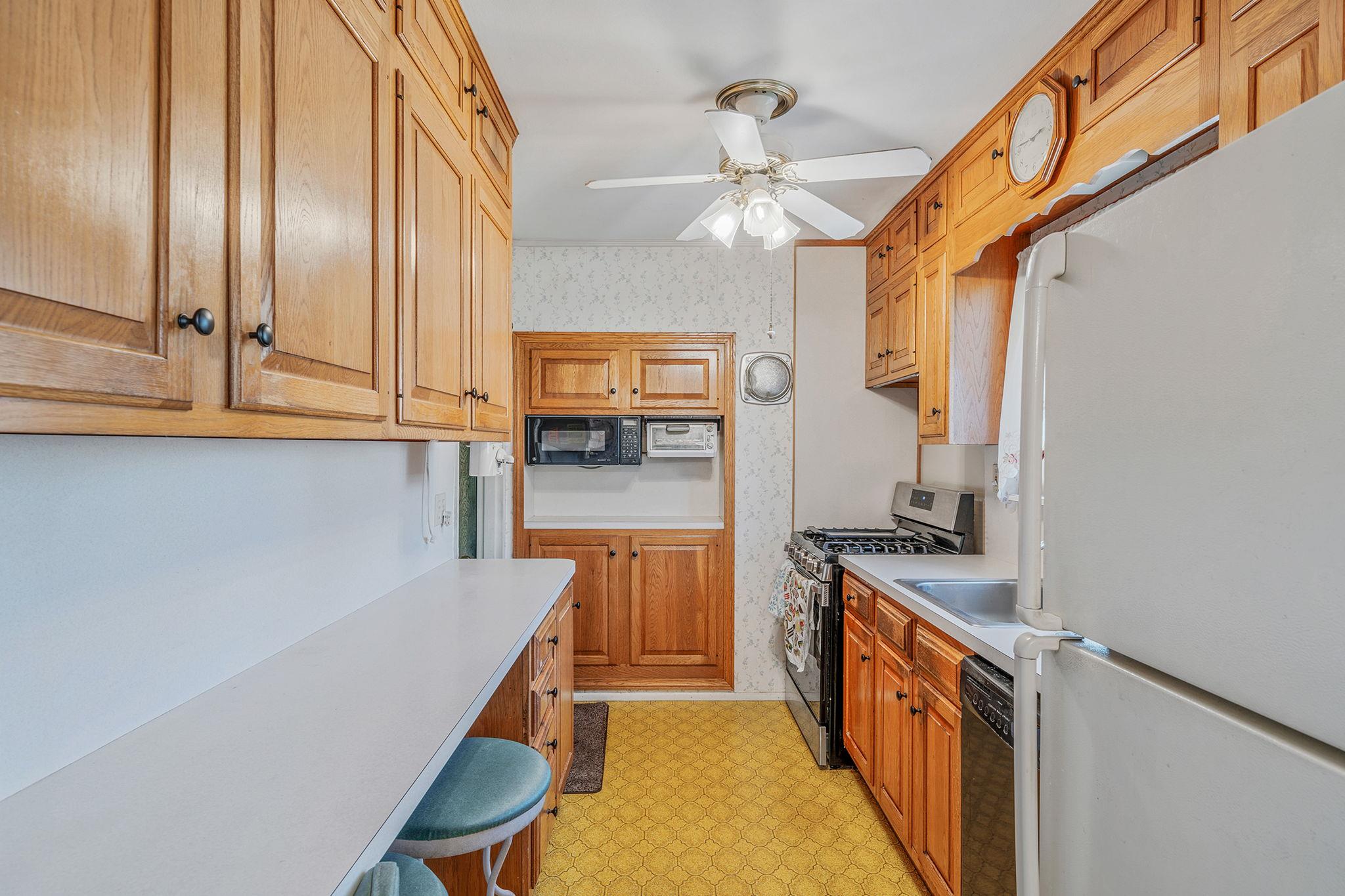 19 Cynthia Lane, Plainview, New York image 14