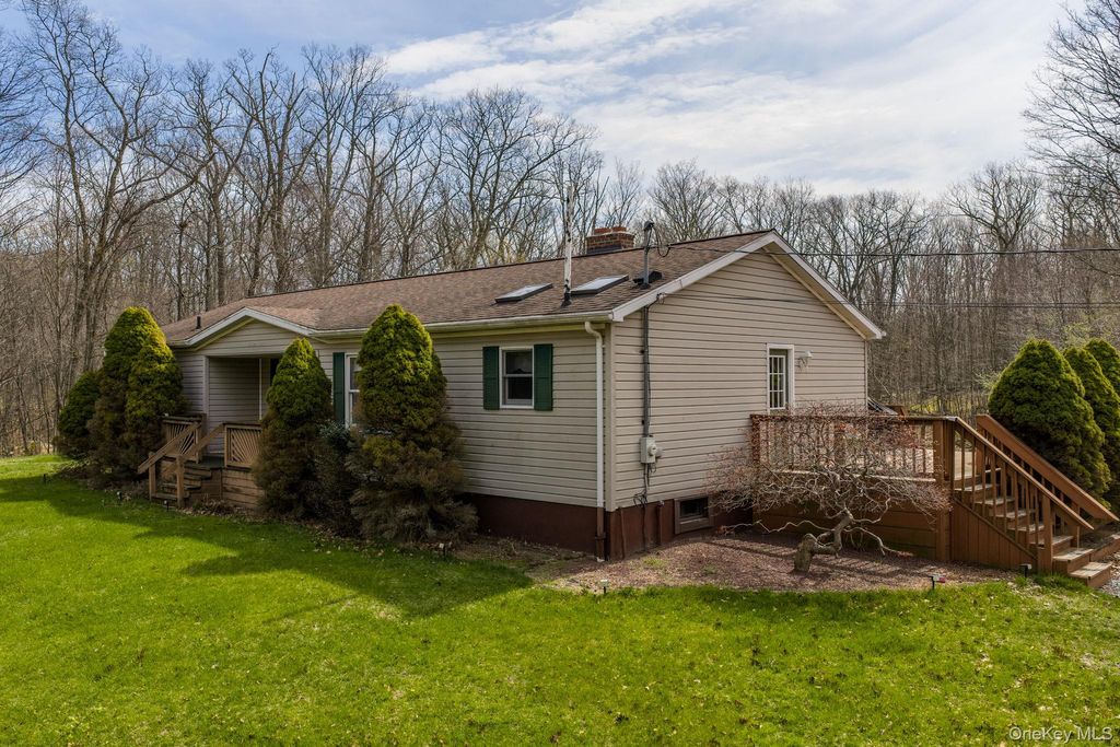 Photo of 264 Mountain Road, Port Jervis, NY 12771 (MLS # 986378)