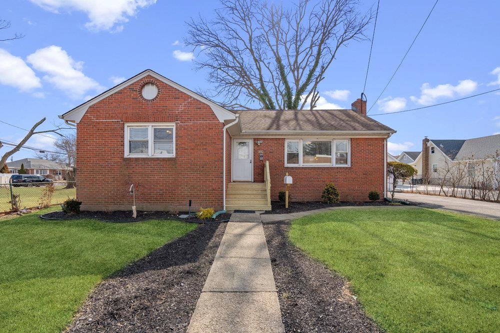 2524 N Jerusalem Road, Bellmore, New York image 2
