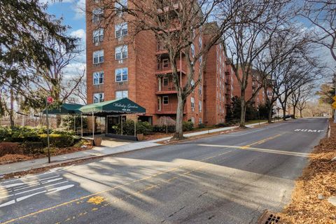 4230 Douglaston Parkway 3L Douglaston NY 11363