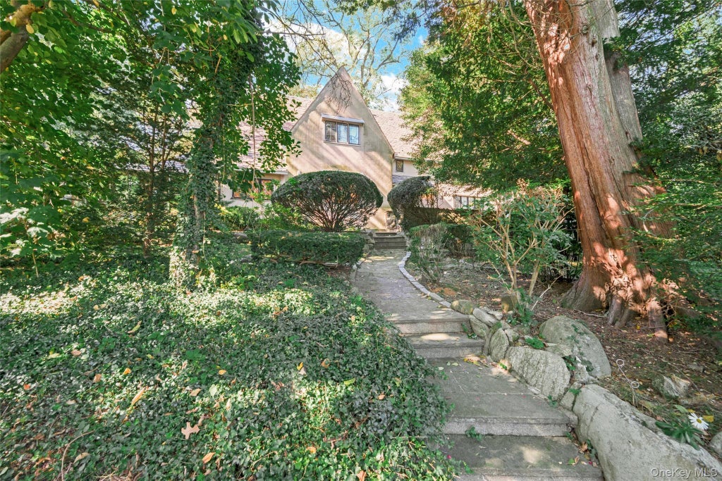 Photo of 359 Ridge Road, Little Neck, NY 11363 (MLS # 1065059)