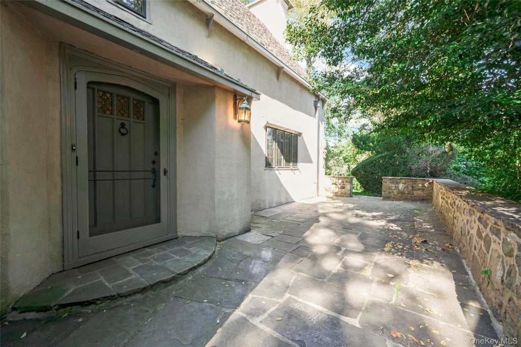 Photo of 359 Ridge Road, Little Neck, NY 11363 (MLS # 1065059)