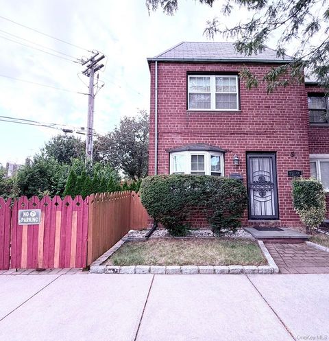 25-46 Bayside Lane Flushing NY 11358