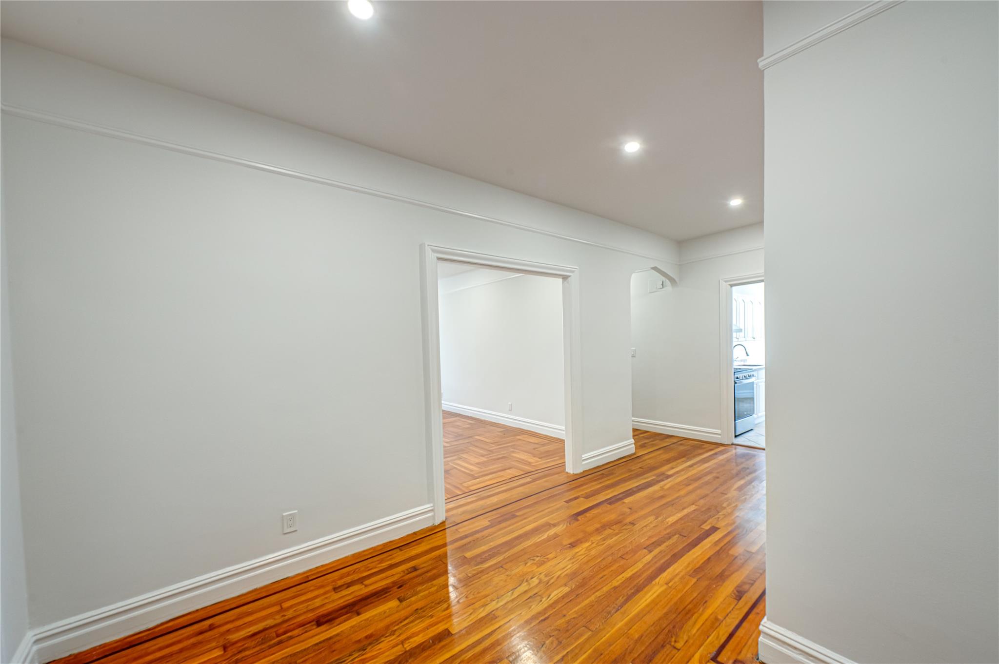 12 Hamilton Place #C10, Garden City, New York image 4