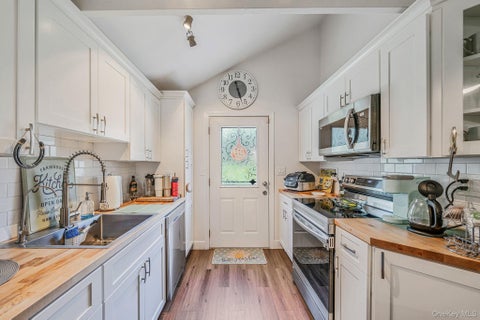 Apartment For Rent - 10 Community Road<br/> Coram, NY 11727