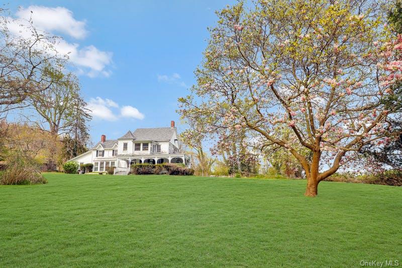 1008 W Shore Road