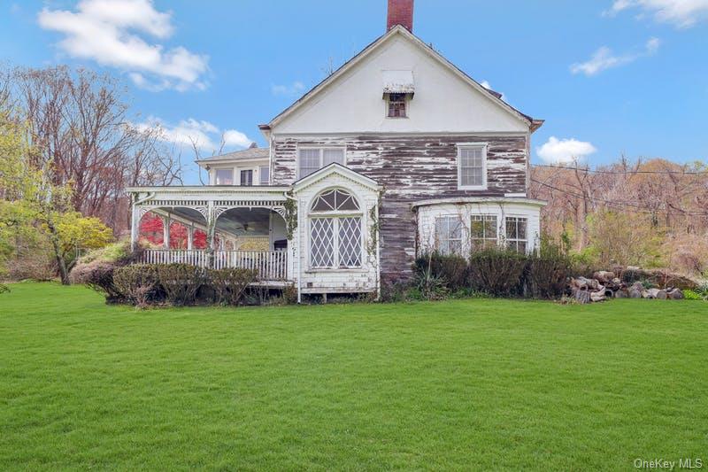1008 W Shore Road
