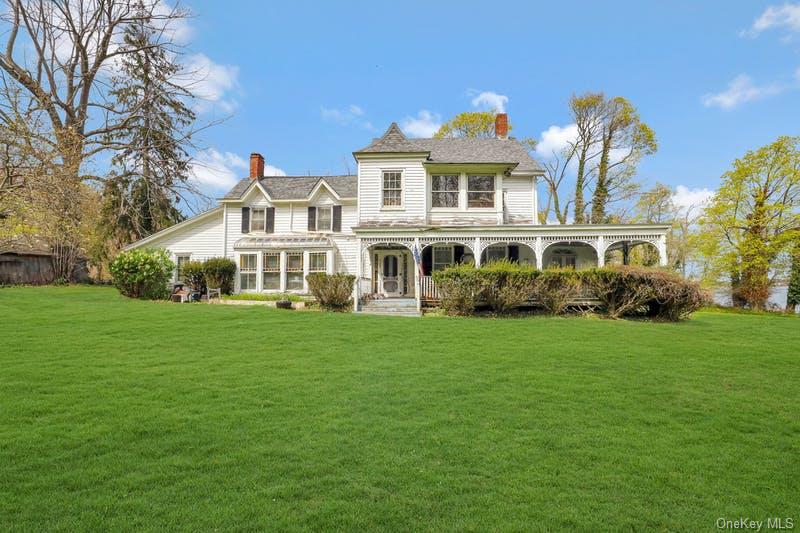 1008 W Shore Road