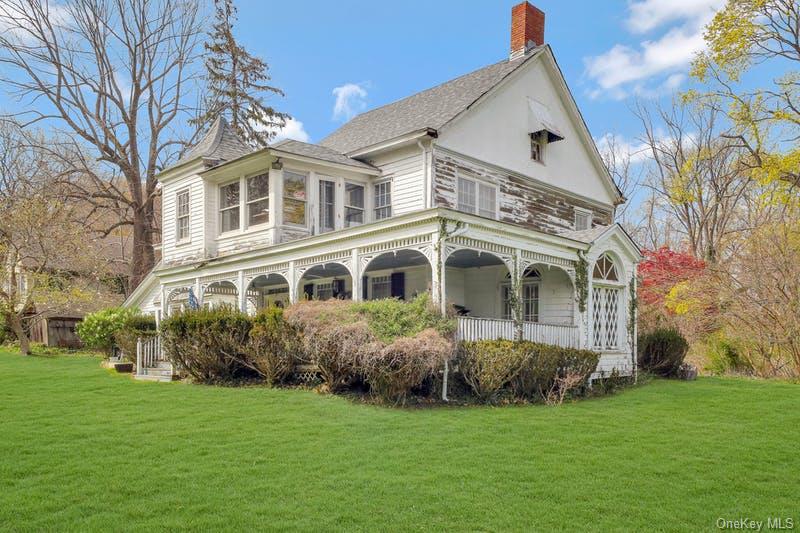1008 W Shore Road
