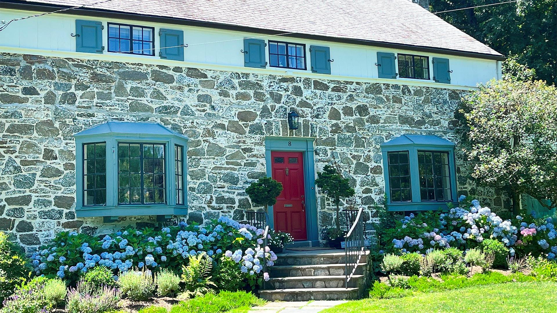 Holly Lane, Rye, New York - 4 Bedrooms  
3 Bathrooms  
10 Rooms - 