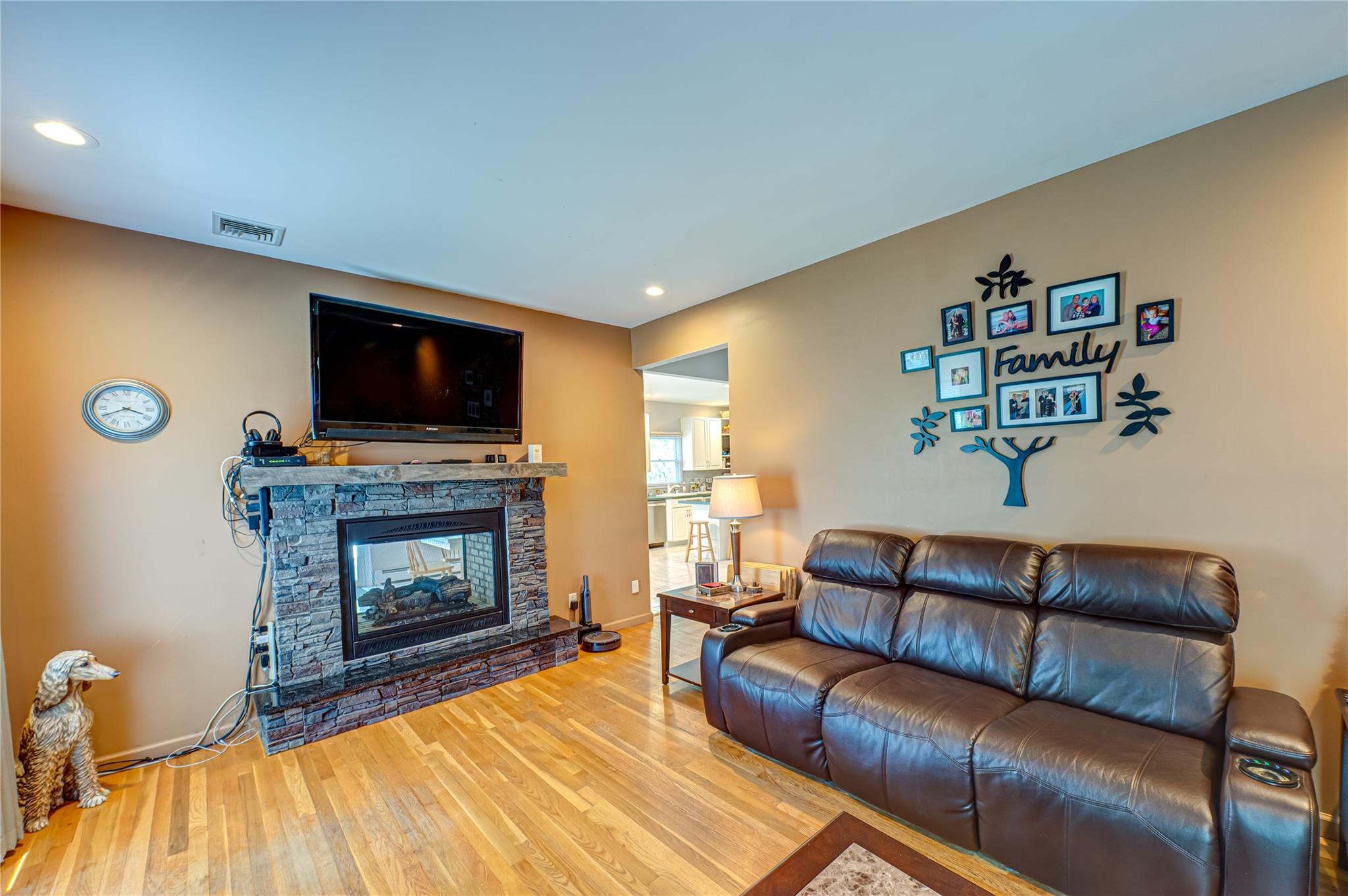 11 Aron Street, Smithtown, New York image 8