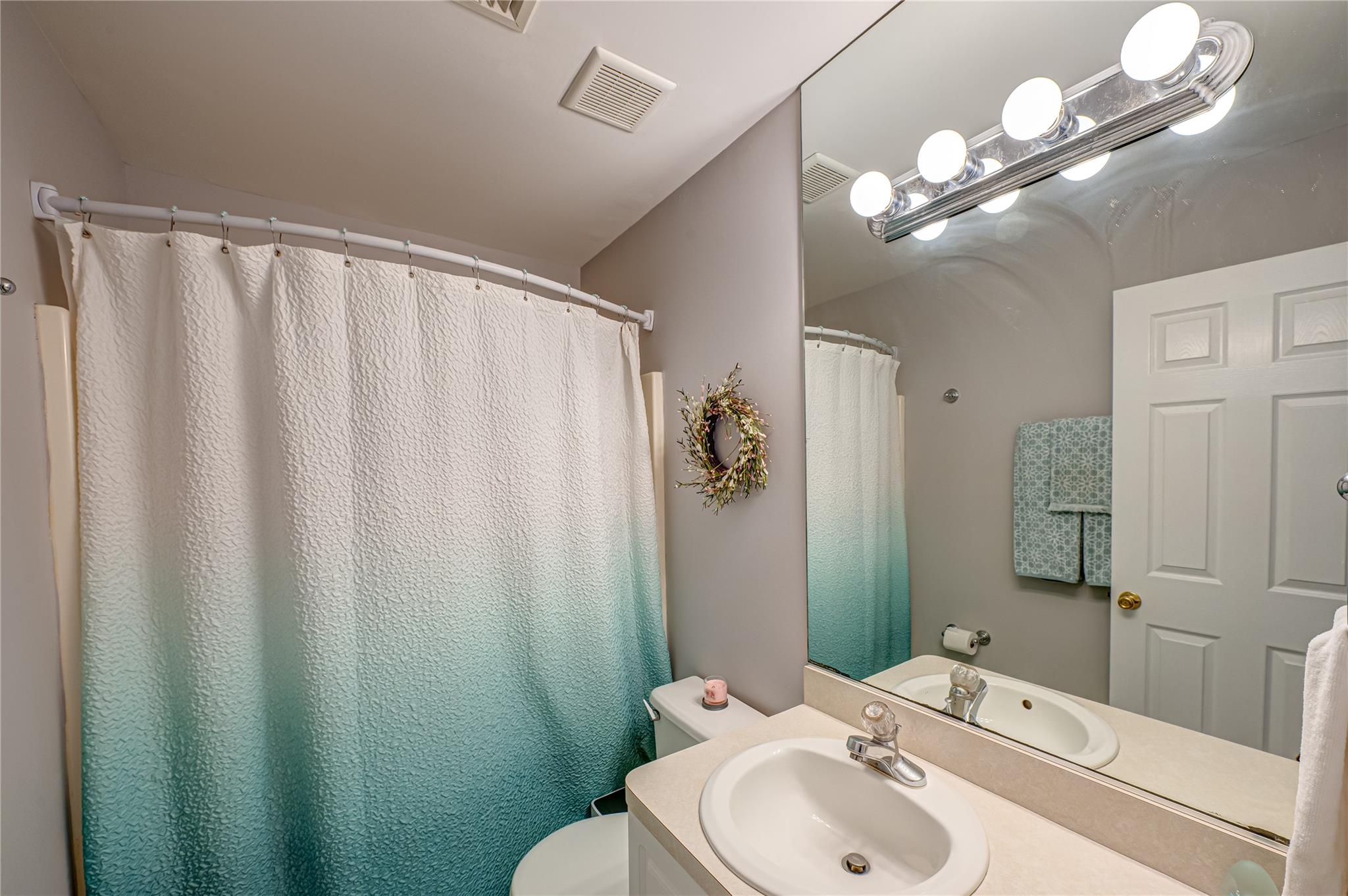 11 Aron Street, Smithtown, New York image 21