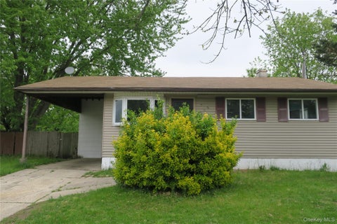 Homes For Rent - 1703 Manatuck Boulevard<br/> Suffolk County, Bay Shore, NY 11706