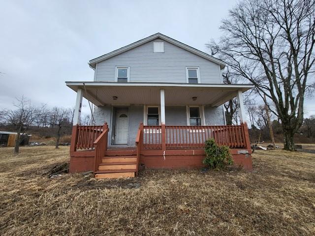 Hampton Road, Marlboro, New York - 3 Bedrooms  
2 Bathrooms  
6 Rooms - 