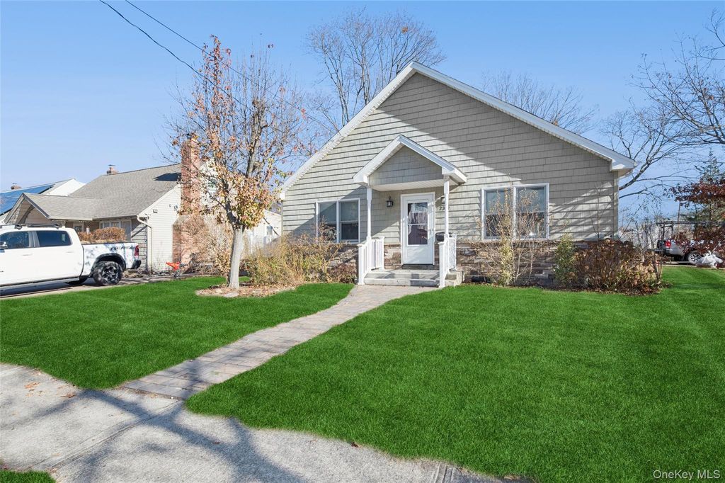 Photo of 2319 Willow Street, Wantagh, NY 11793 (MLS # 942330)