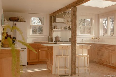 7220 Main Road East Marion NY 11939