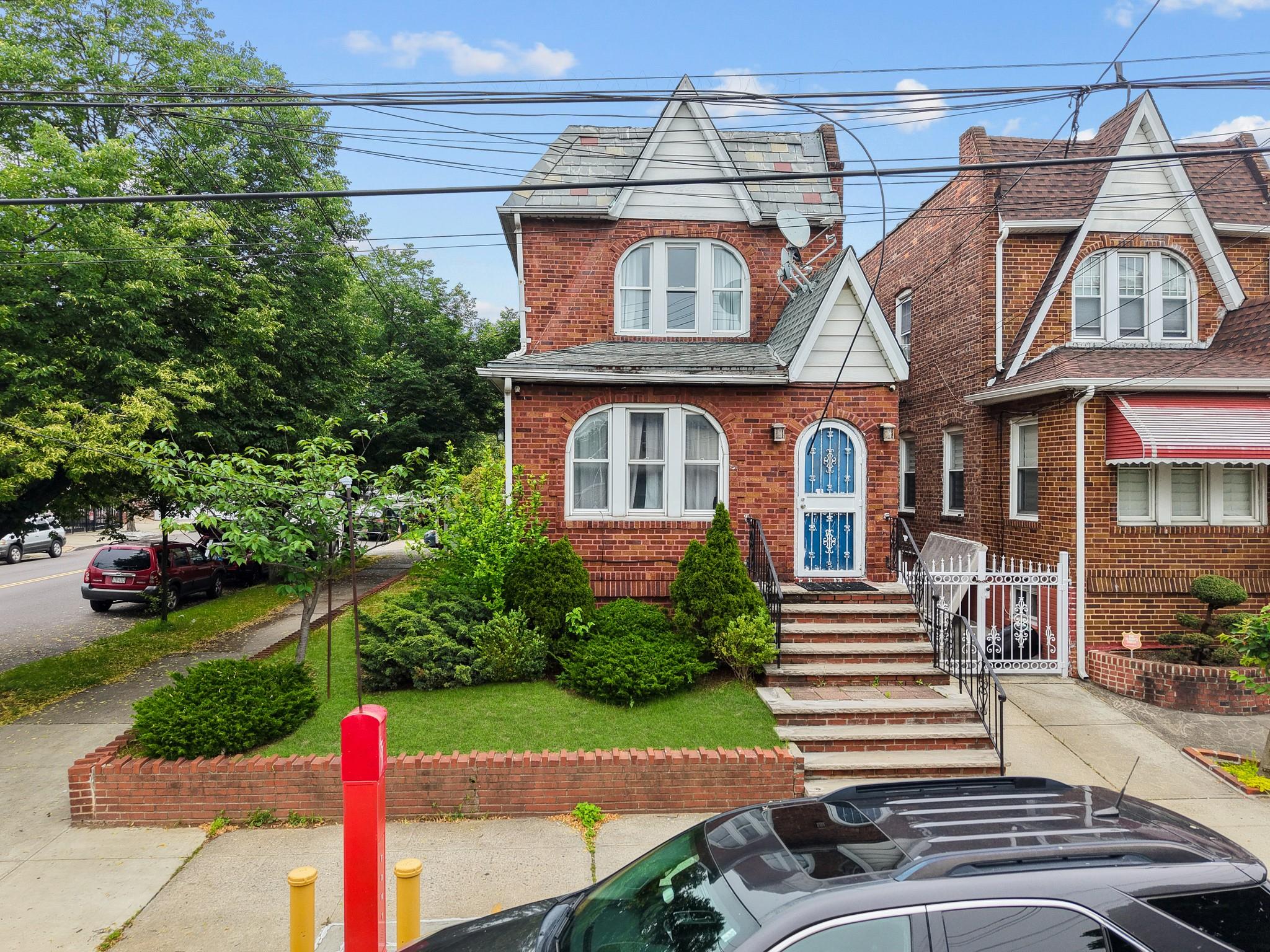 115th Street, South Ozone Park, Queens, NY - 4 Bedrooms  
3 Bathrooms  
10 Rooms - 