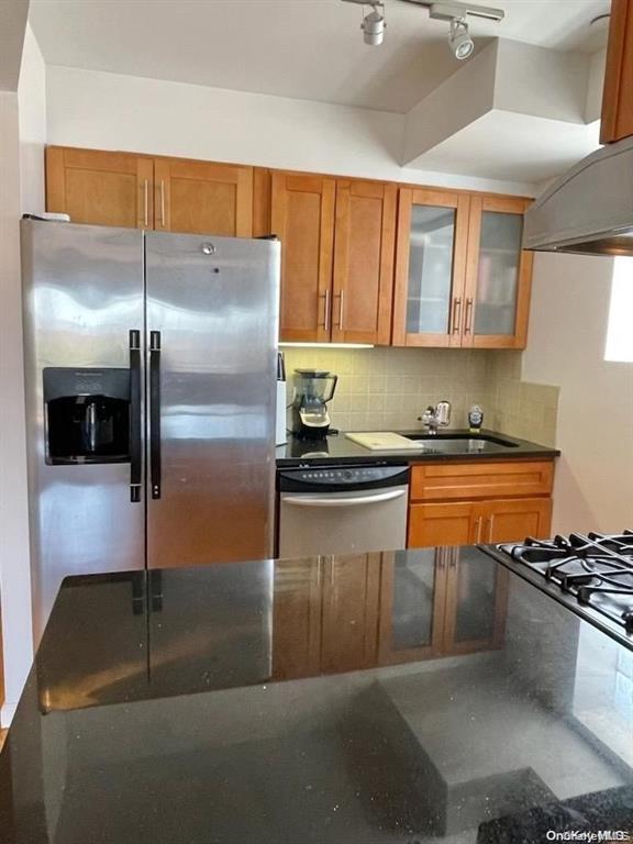 91-06 Whitney Avenue 6A