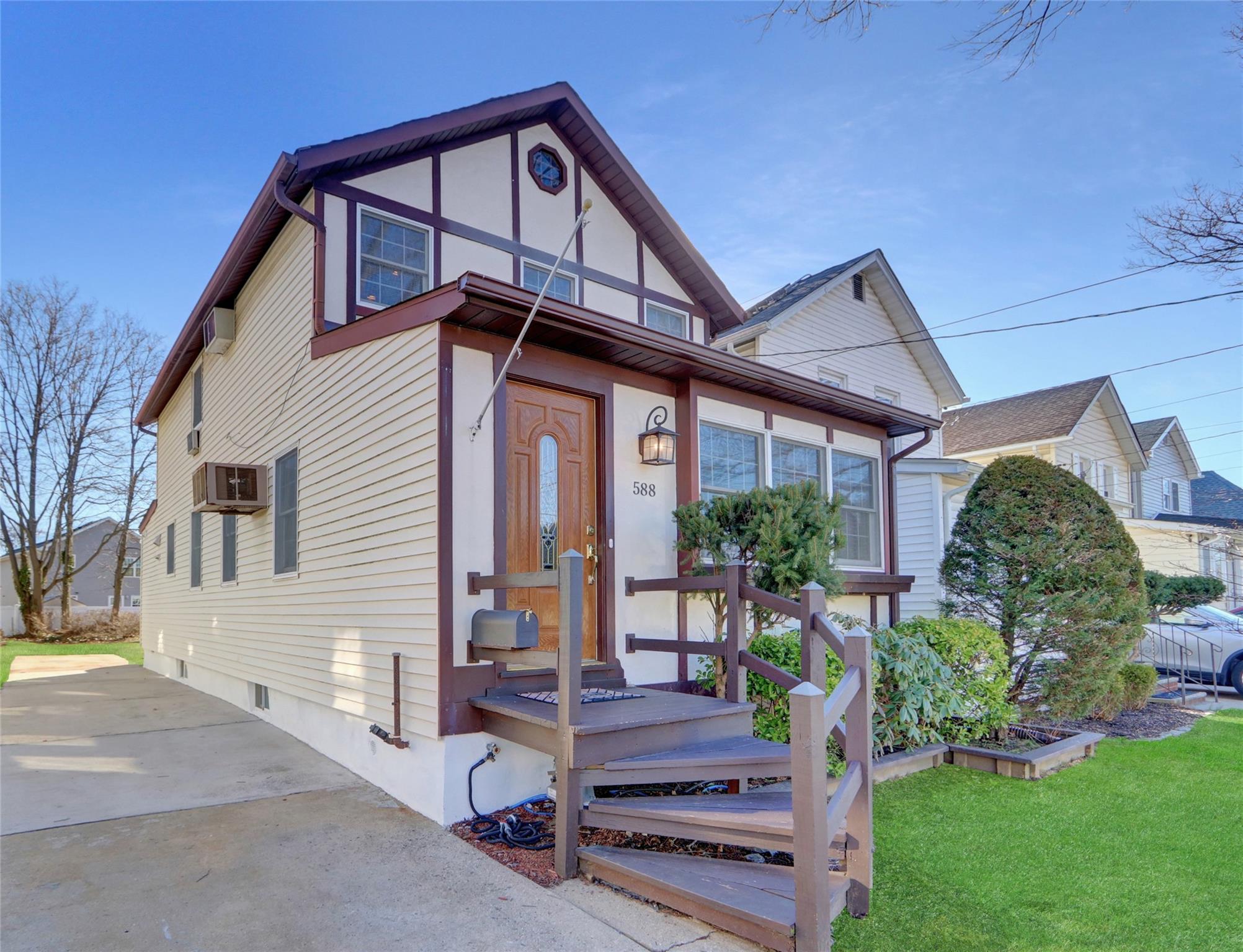 588 Maple Street, West Hempstead, New York image 2
