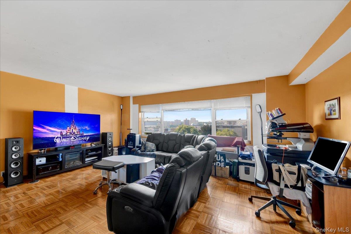 6 Fordham Hill Oval 10A