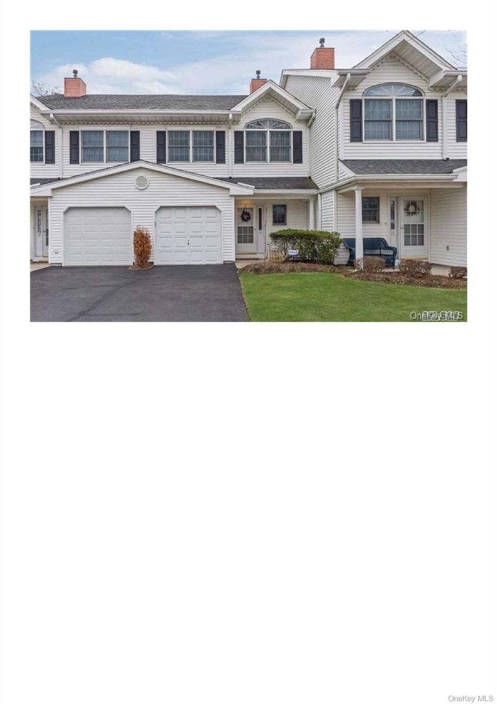 Photo of 15 S Country Common, West Islip, NY 11795 (MLS # 988193)