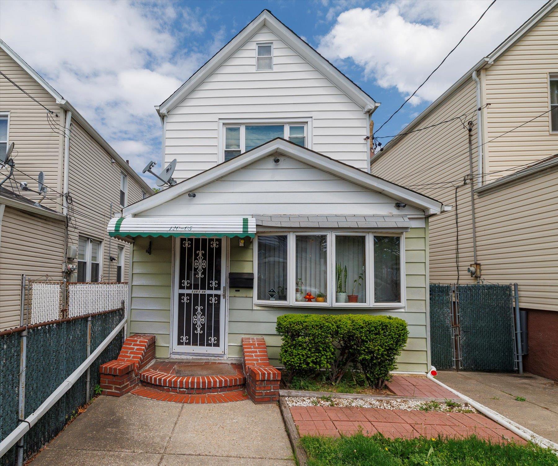 115th Avenue, South Ozone Park, Queens, NY - 3 Bedrooms  
3 Bathrooms  
11 Rooms - 