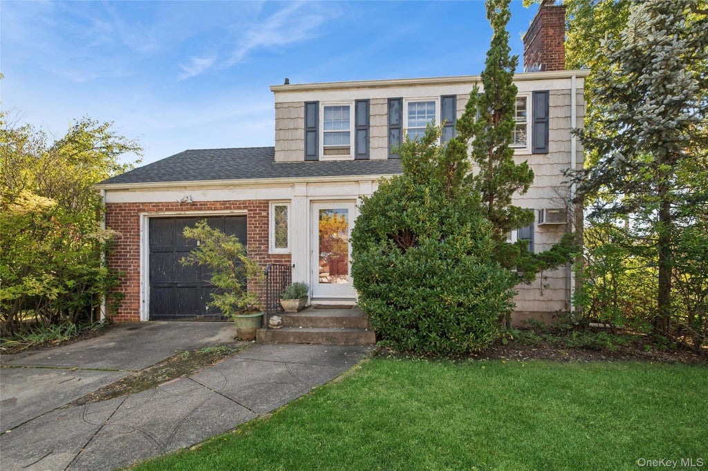 Photo of 1569 Hewlett Avenue, Hewlett, NY 11557 (MLS # 1059914)