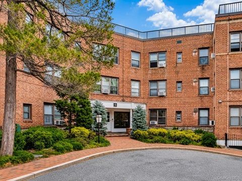 Homes For Sale - 3 Town House Place #3C<br/> Nassau County, Great Neck, NY 11021