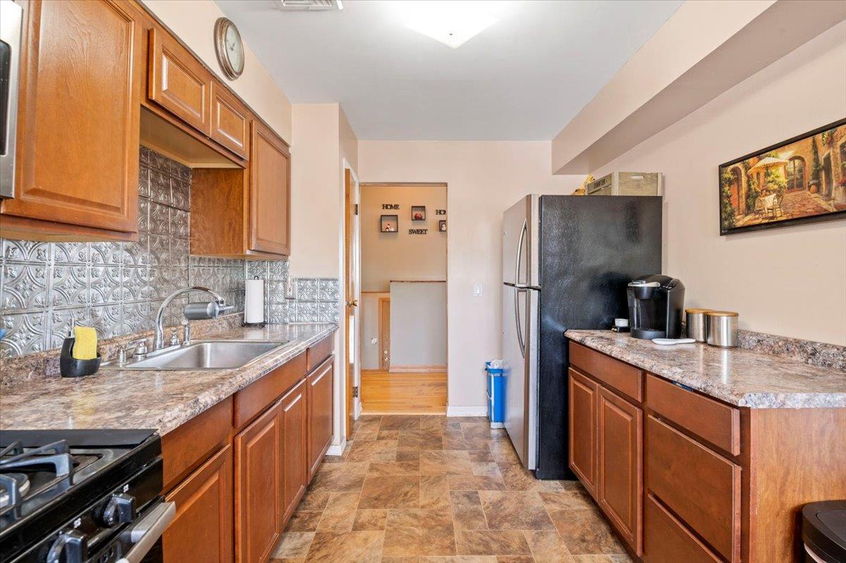 2635 W Alder Road, Bellmore, New York image 20