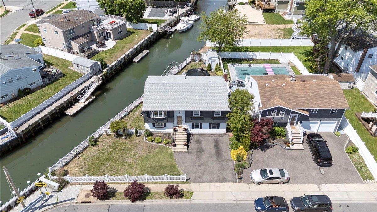 2635 W Alder Road, Bellmore, New York image 30