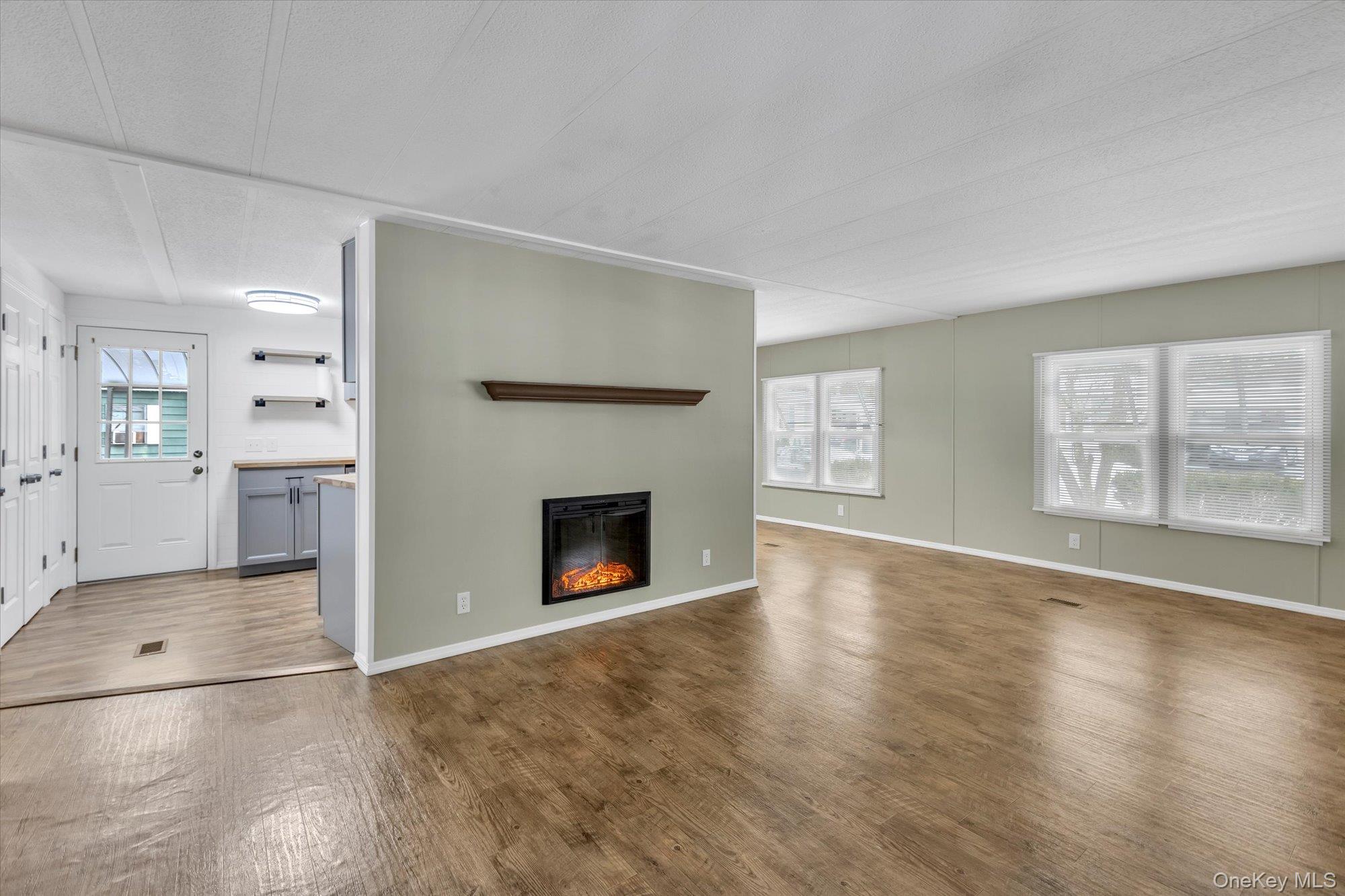 525-183 Riverleigh Avenue 183