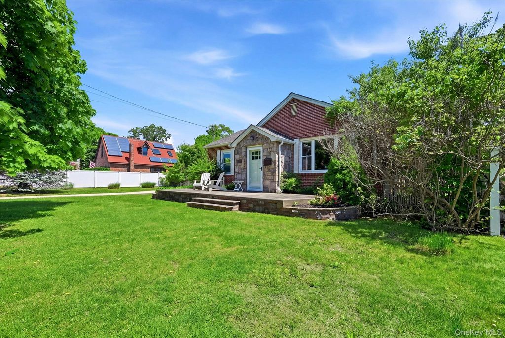 Photo of 17 Pauchogue Avenue, East Islip, NY 11730 (MLS # 1005501)