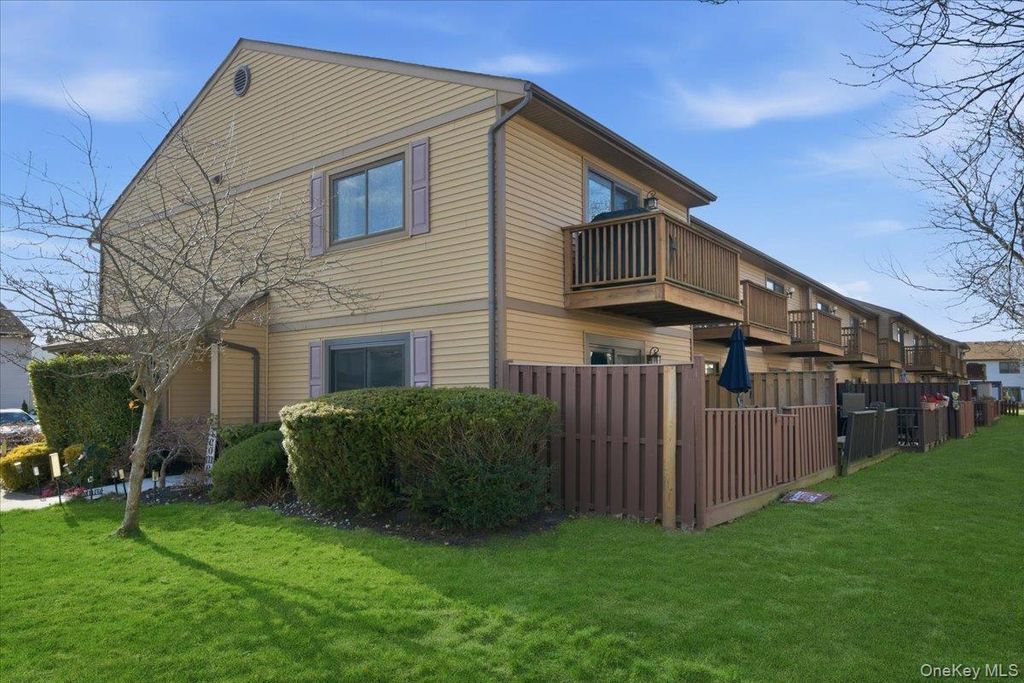 Photo of 100 Daly Boulevard #1402, Oceanside, NY 11572 (MLS # 943556)