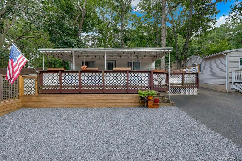 Photo of 15 Cottage Road, Baiting Hollow, NY 11933 (MLS # 1042120)