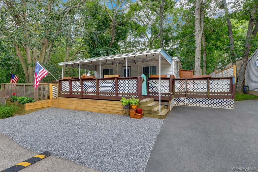 Photo of 15 Cottage Road, Baiting Hollow, NY 11933 (MLS # 1042120)