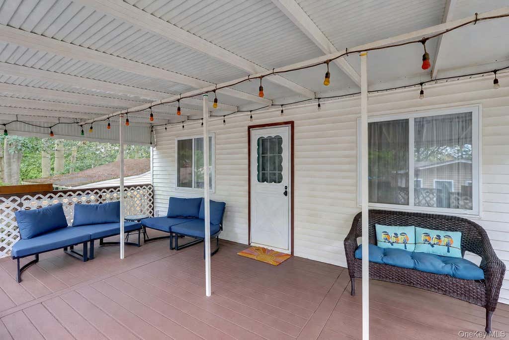 Photo of 15 Cottage Road, Baiting Hollow, NY 11933 (MLS # 1042120)