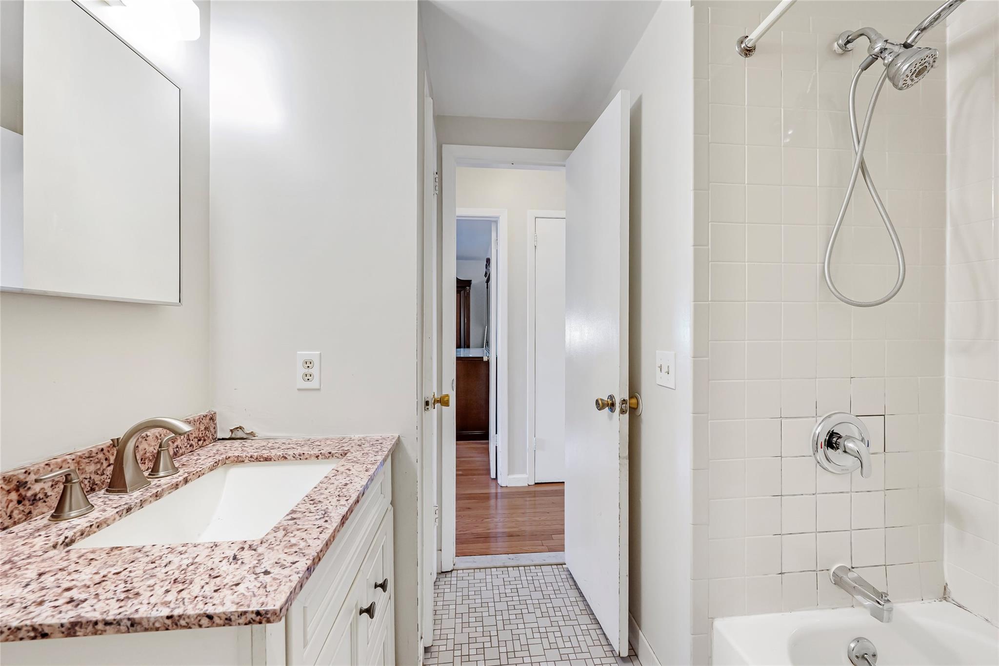 18/20 Wolfe Drive, Spring Valley, New York image 18