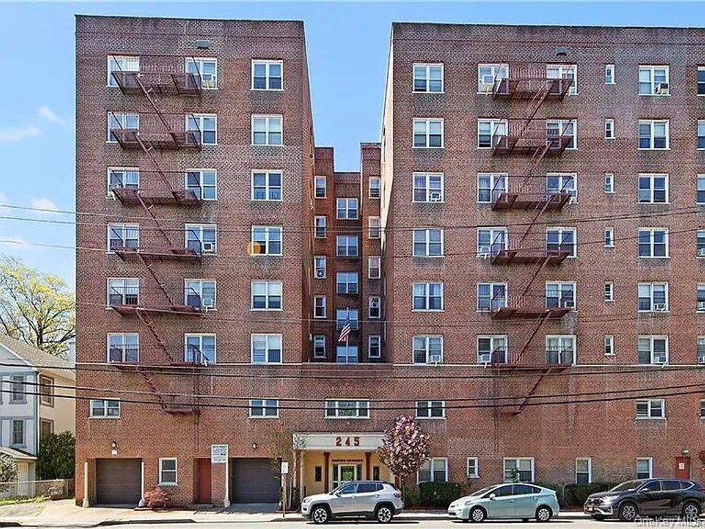 Photo of 245 Bronx River Road #7F, Yonkers, NY 10704 (MLS # 970676)