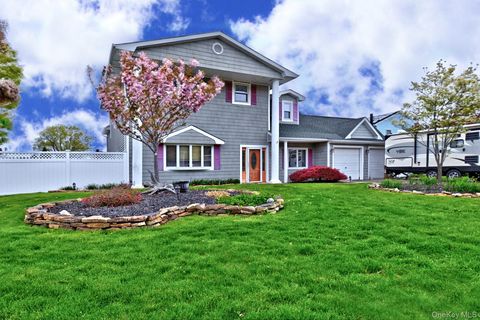 Photo of 395 8th Street, Bohemia, NY 11716 (MLS # 997423)
