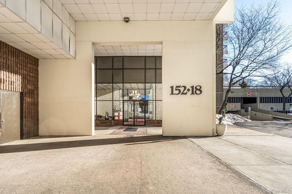 Photo of 152-18 Union Turnpike #8S, Flushing, NY 11367 (MLS # 959347)