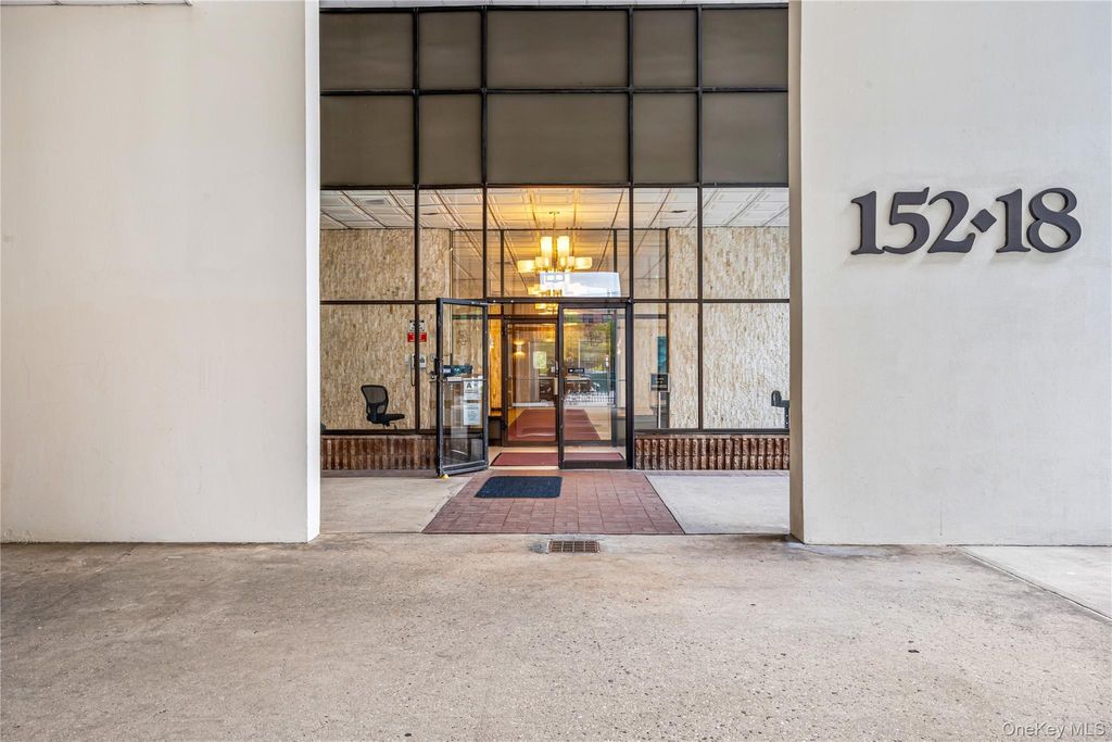 Photo of 152-18 Union Turnpike #8S, Flushing, NY 11367 (MLS # 959347)