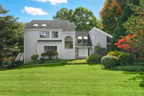 Photo of 26 Watergate Drive, Amawalk, NY 10501 (MLS # 923954)