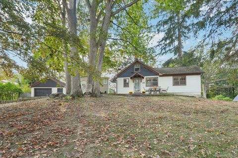 Photo of 22 Morgans Way, Greenwood Lake, NY 10925 (MLS # 922500)