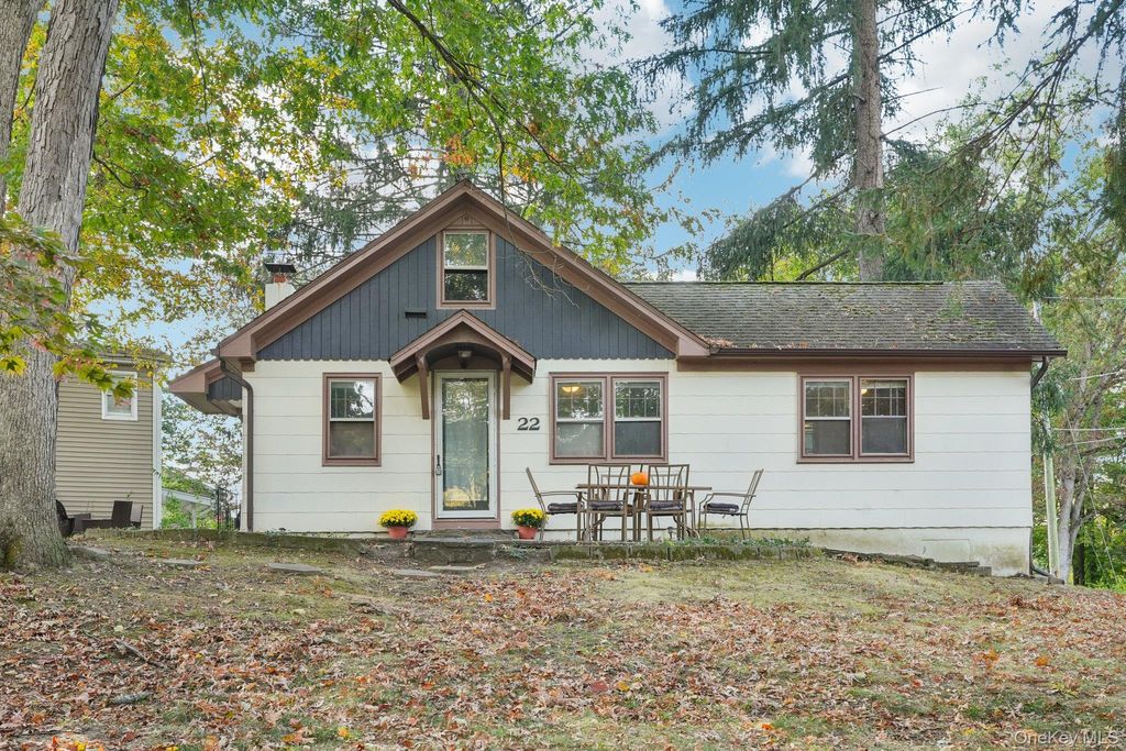 Photo of 22 Morgans Way, Greenwood Lake, NY 10925 (MLS # 922500)