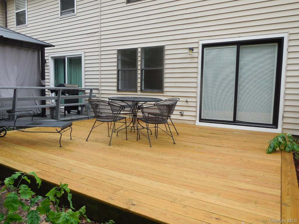 Photo of 546 Saracino Drive, Maybrook, NY 12543 (MLS # 1023336)