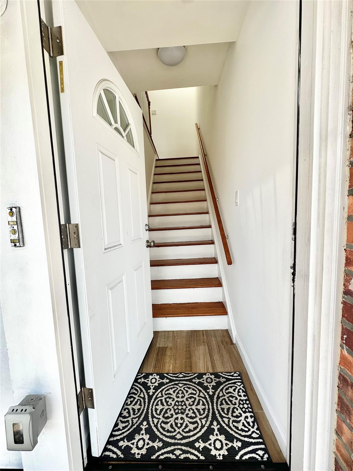 Rental Property at #2 St, Whitestone, Queens, NY - Bedrooms: 2 
Bathrooms: 1 
Rooms: 4  - $2,600 MO.