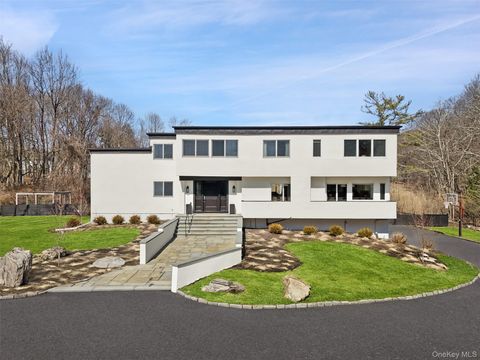 Homes For Sale - 15 Haights Cross Road<br/> Chappaqua, NY 10514