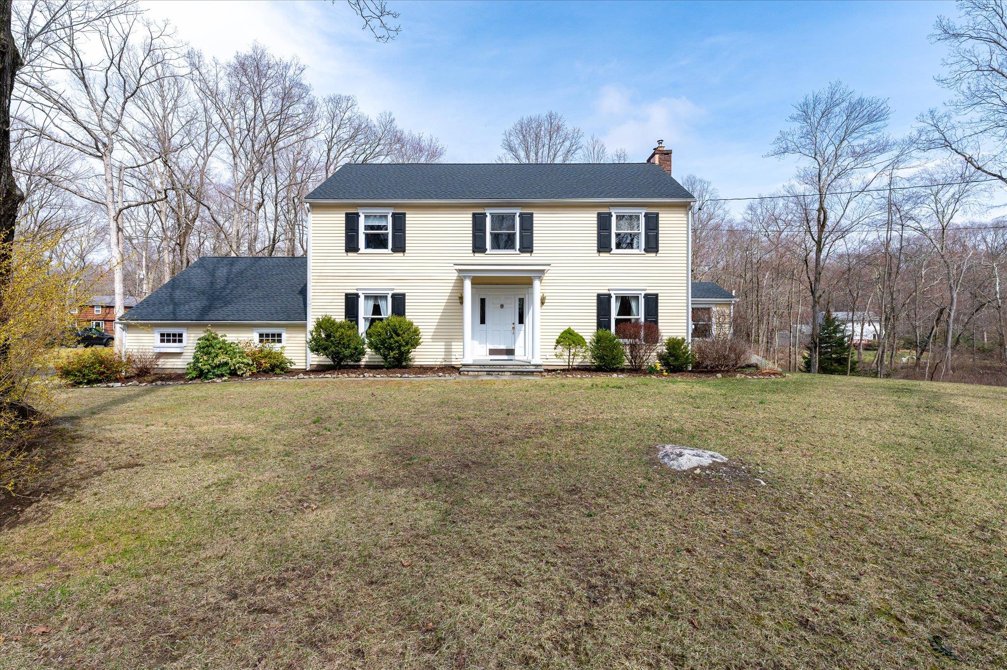 Hastings Court, South Salem, New York - 4 Bedrooms  
3 Bathrooms  
9 Rooms - 